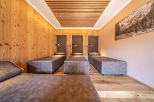 A bed or beds in a room at Dolomitenhotel Weisslahnbad