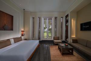 Ένα ή περισσότερα κρεβάτια σε δωμάτιο στο The Chedi Muscat