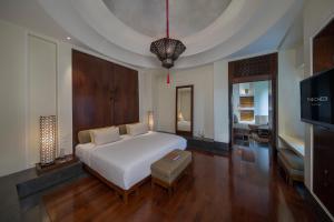 Ένα ή περισσότερα κρεβάτια σε δωμάτιο στο The Chedi Muscat