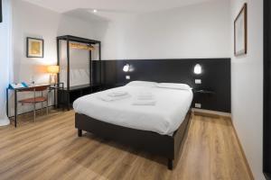 Postel nebo postele na pokoji v ubytování ParcoSantaTeresa Suites LOC-02279