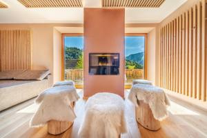 A bed or beds in a room at Dolomitenhotel Weisslahnbad