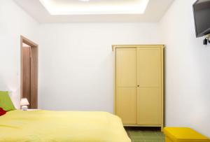 Afbeelding uit fotogalerij van 3 En Suit bedroom flat in the main centre for 6ppl, 3BDR,3BTHR,AC in Boedapest