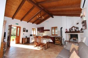 Posezení v ubytování Holiday House San Pruti