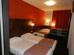 En eller flere senge i et værelse på Hôtel Gloria & Avenue