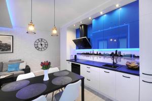 Kuchyňa alebo kuchynka v ubytovaní P&O Serviced Apartments Solec