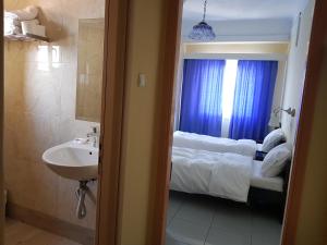 Postel nebo postele na pokoji v ubytování Hotel Miramare