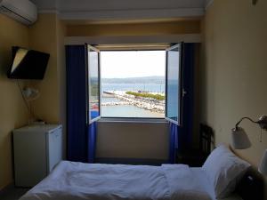 Postel nebo postele na pokoji v ubytování Hotel Miramare