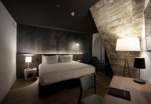 Tempat tidur dalam kamar di Hotel Tayko Bilbao
