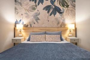 Postel nebo postele na pokoji v ubytování Salles Hotel Málaga Centro