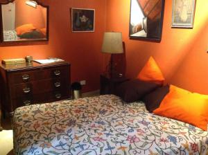 a bedroom with a bed and a dresser at Corazón de Palermo Soho in Buenos Aires