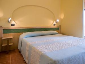 Postel nebo postele na pokoji v ubytování Hotel Cala Reale