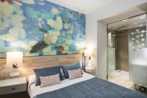 Postel nebo postele na pokoji v ubytování Salles Hotel Málaga Centro