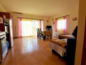 Kuchyň nebo kuchyňský kout v ubytování Apartments Pinka