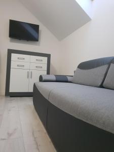 Zdjęcie z galerii obiektu Willa Lux dom 6-osobowy Marilyn Monroe ZE STREFĄ BASENOWĄ w miejscowości Chocznia NIEDALEKO ZATORU I ENERGYLANDII w mieście Chocznia