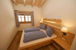 Postel nebo postele na pokoji v ubytování Ferienhaus Loderbichl