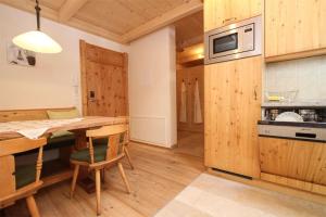 Kuchyň nebo kuchyňský kout v ubytování Ferienhaus Loderbichl