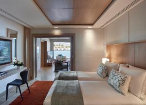 Кровать или кровати в номере Elounda Beach Hotel & Villas, a Member of the Leading Hotels of the World