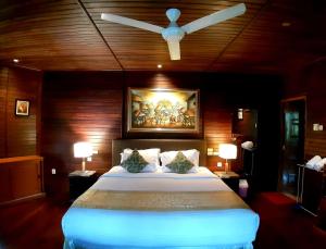Cama ou camas em um quarto em Highland Resort & Nature Tours