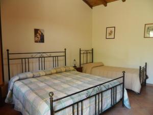 En eller flere senge i et værelse på Agriturismo La Grevillea