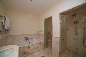 a bathroom with a tub and a shower and a sink at Hotel Villa Fraulo in Ravello
