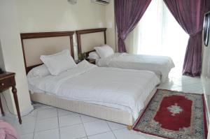 A bed or beds in a room at HOTEL SALIM