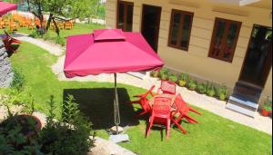 Vrt pred nastanitvijo Sparsh Resort, A Boutique Stay - Just 2kms uphill from Mall Road, near Old Manali