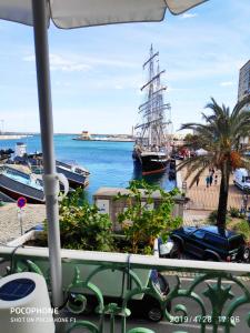 Afbeelding uit fotogalerij van Ô 3 parasols in Sète