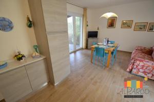 a living room with a table and a couch at Fiordo Corallo in Isola Albarella