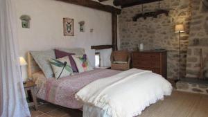 Łóżko lub łóżka w pokoju w obiekcie Le Pre Vert - Garden Suite