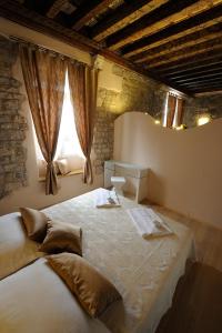 Postel nebo postele na pokoji v ubytování Desiderata Studio Apartment