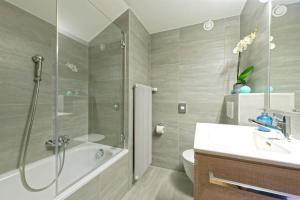 Koupelna v ubytování Hotel Edelweiss + 16 fotografií