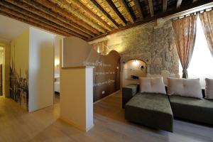 Posezení v ubytování Desiderata Studio Apartment