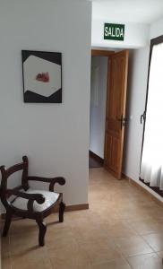 a living room with a bench and a door at Pensión STOP in El Cubillo de Uceda