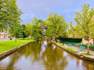 Gallery image of Broadlands in Bourton on the Water
