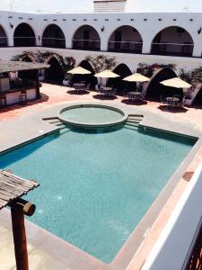 Bazén v ubytování Hotel Hacienda Bugambilias nebo v jeho okolí
