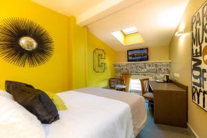 Letto o letti in una camera di Kyriad Avignon - Palais des Papes