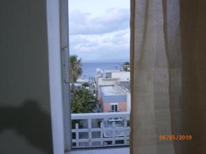 Nespecifikovaný výhled na hory nebo výhled na hory při pohledu z hotelu
