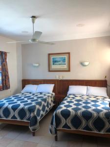 Postel nebo postele na pokoji v ubytování Hotel El Faro Malecon