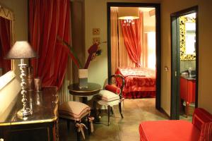 a room with a bedroom with a bed and a table at Locanda A Cà Du Gigante in Monterosso al Mare