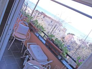 a balcony with chairs and a view of the ocean at Locanda A Cà Du Gigante in Monterosso al Mare