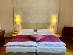 Giường trong phòng chung tại Rathauskeller Melk