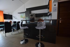 Kuchyň nebo kuchyňský kout v ubytování Apartmani FAMILY