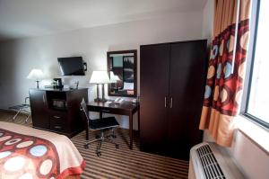 Televiisor ja/või meelelahutuskeskus majutusasutuses Quality Inn Wenatchee-Leavenworth