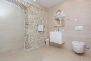 Kúpeľňa v ubytovaní Apartmani Mustaća dvori