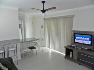 Imagen de la galería de 1028 - Bombinhas para aluguel de temporada - Residencial Areia Branca 201, en Bombinhas