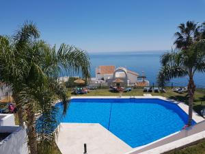 Der Swimmingpool an oder in der Nähe von Apartamento Lujo Calaceite
