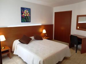 Een bed of bedden in een kamer bij Hotel Sant March