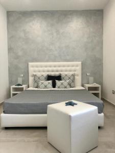 Un pat sau paturi într-o cameră la Accanto a te - Charme Rooms