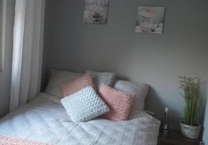 Posteľ alebo postele v izbe v ubytovaní Domki w BOSZKOWIE