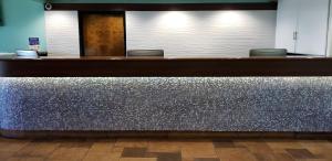 Fuajee või vastuvõtt majutusasutuses Monterey Bay Suites +37 fotot